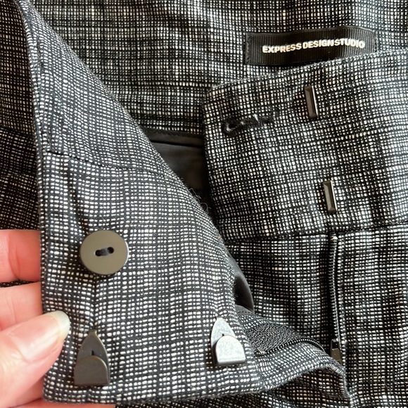 Express design studio women’s size 6 shorts. - Picture 2 of 5